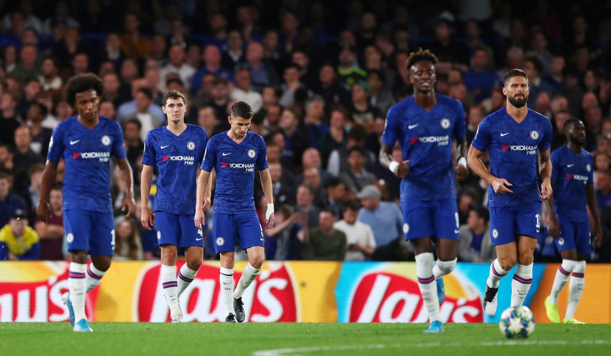 Chelsea thua sốc sân nhà, Ajax thắng tưng bừng Champions League