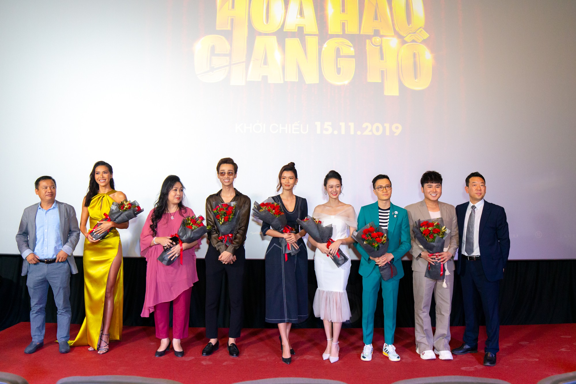 Si&ecirc;u mẫu Minh T&uacute; luyện h&uacute;t thuốc v&agrave; x&agrave;o b&agrave;i, h&oacute;a th&acirc;n hoa hậu giang hồ - Ảnh 5.