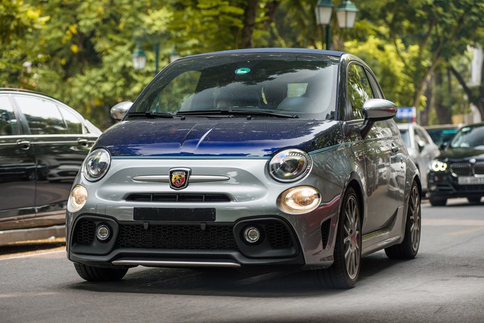Mui trần t&iacute; hon Fiat 500 gi&aacute; gần 3 tỉ tại Việt Nam - Ảnh 1.