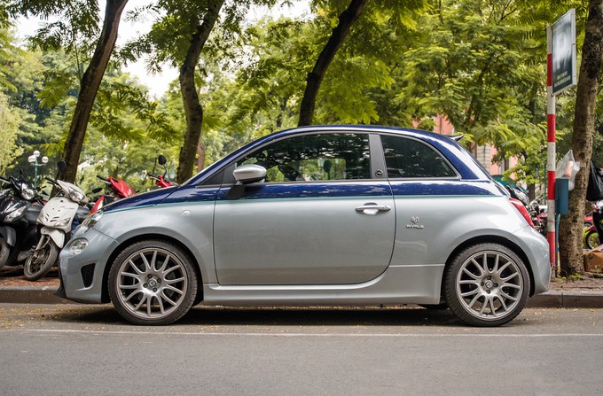 'Mui trần tí hon' Fiat 500 giá gần 3 tỉ tại Việt Nam