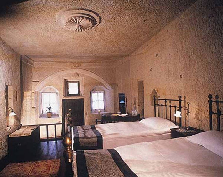 Kiến tr&uacute;c hang động độc nhất v&ocirc; nhị trong ng&ocirc;i l&agrave;ng cổ bằng đ&aacute; - Ảnh 7.