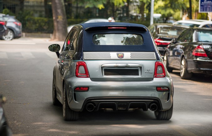 Mui trần t&iacute; hon Fiat 500 gi&aacute; gần 3 tỉ tại Việt Nam - Ảnh 7.