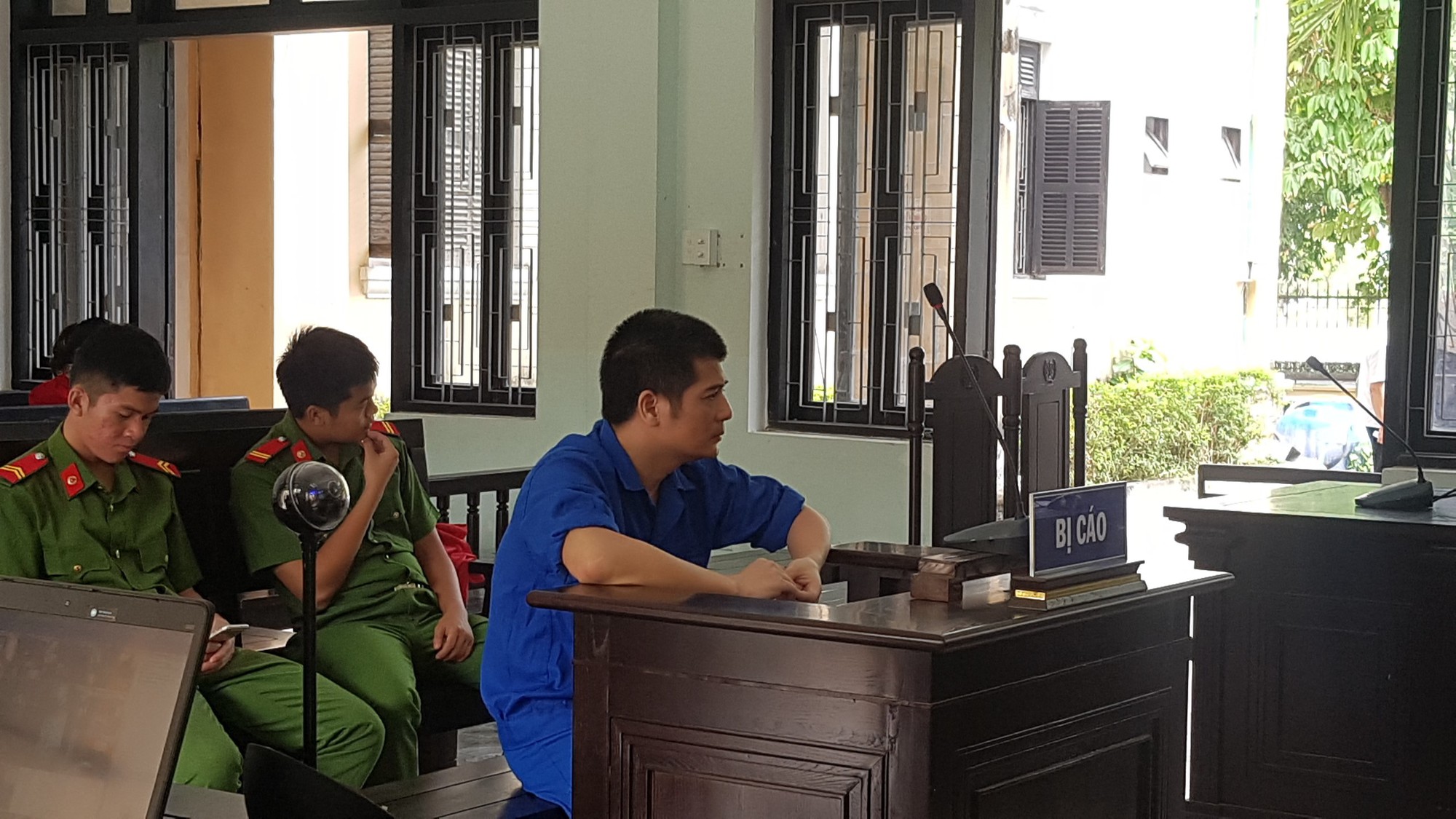 Nguyên cán bộ quản lý thị trường dùng thẻ ngành lừa đảo, bị phạt 7 năm tù