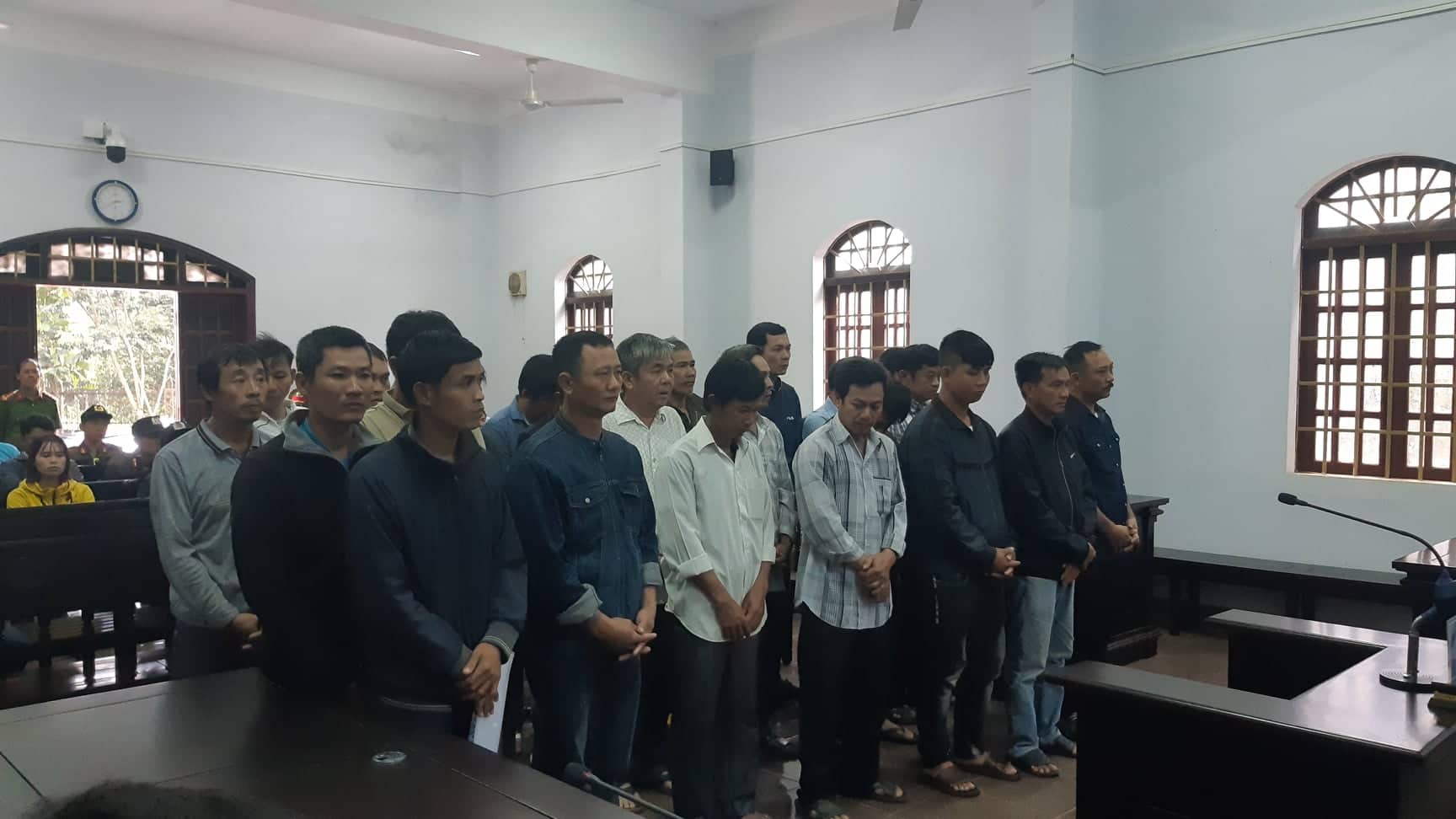 Tám năm rưỡi tù cho ông trùm gỗ lậu Phượng "râu"