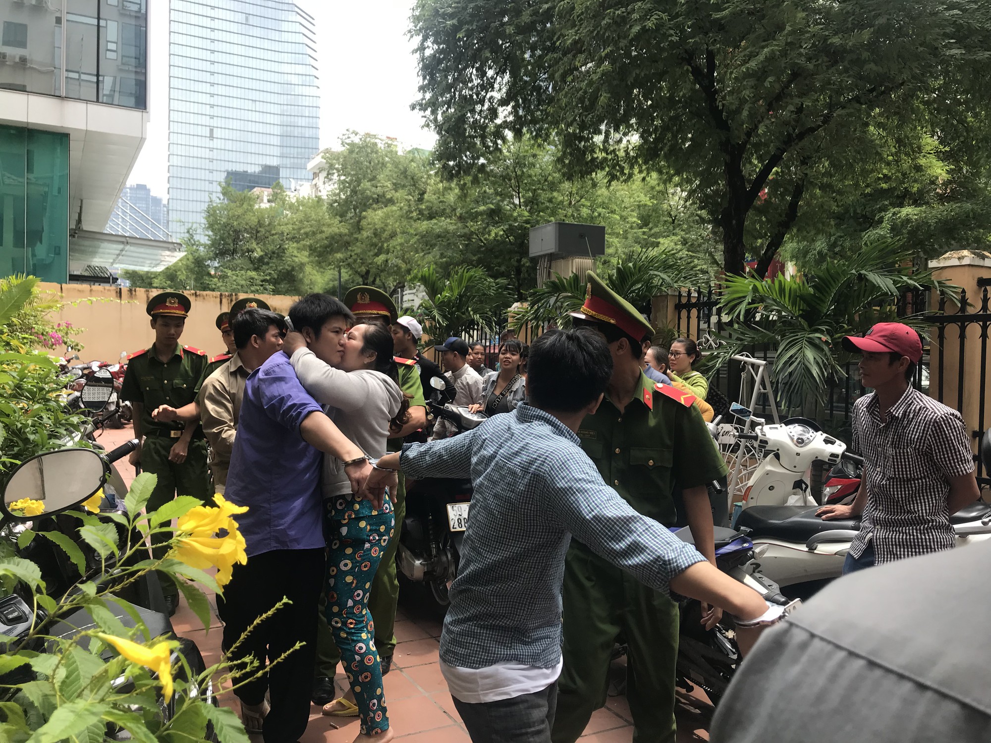 Băng cướp có đến 3 thành viên là thiếu niên rình rập gây án ở Bình Chánh