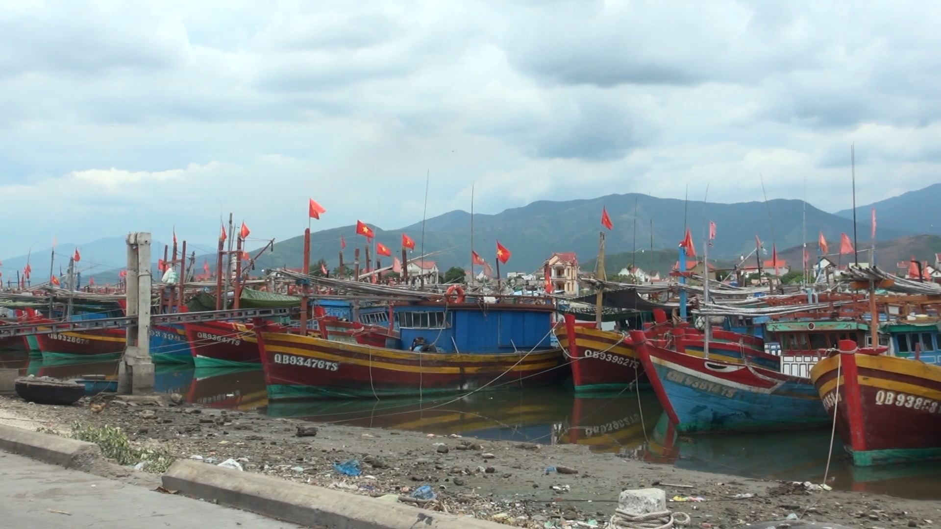 "Đỏ mắt" tìm bạn đi biển