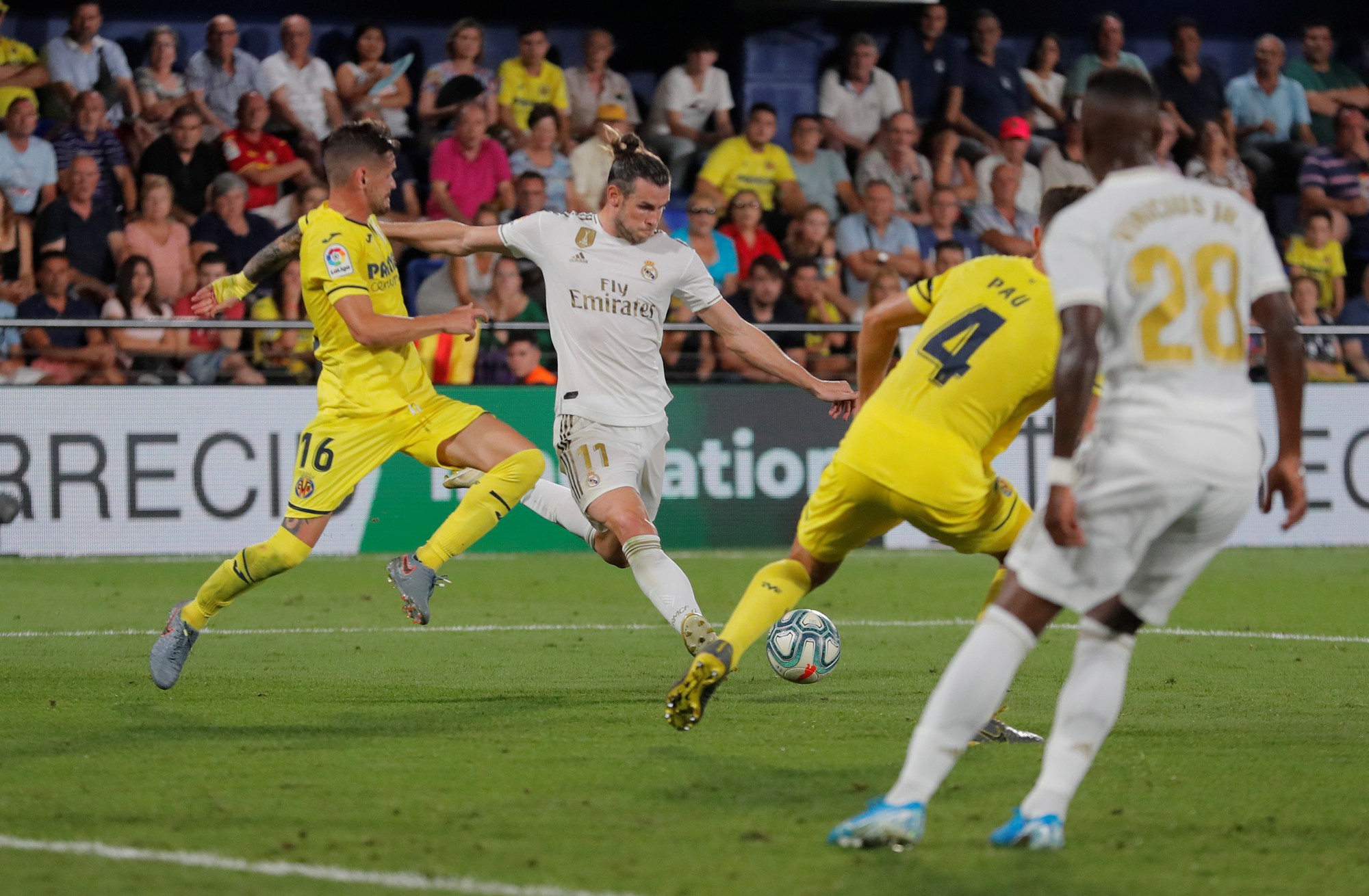 Gareth Bale ghi bàn, nhận thẻ đỏ, Real Madrid hút chết