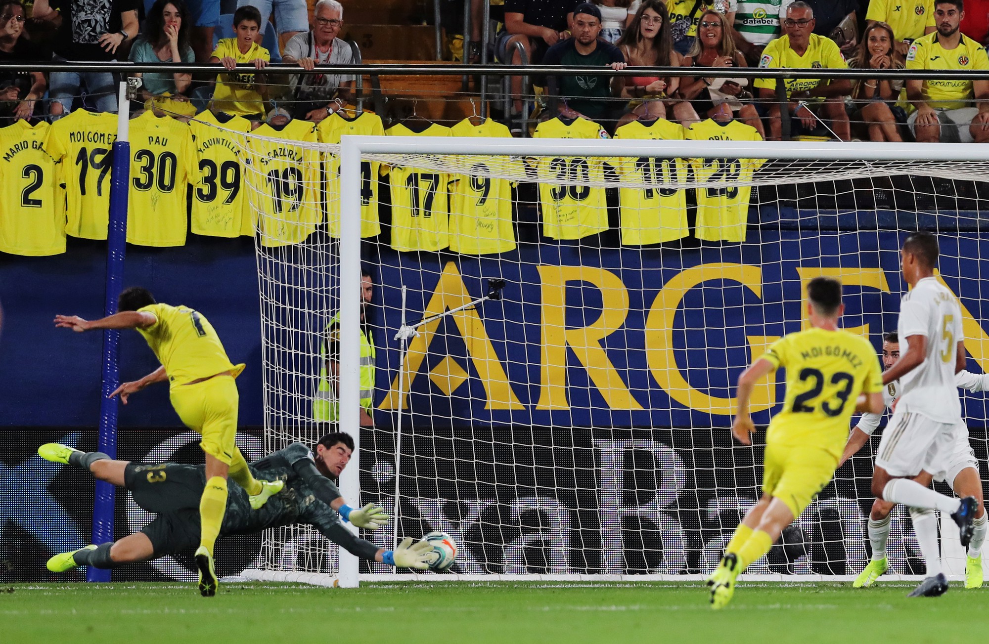 Gareth Bale ghi b&agrave;n, nhận thẻ đỏ, Real Madrid h&uacute;t chết  - Ảnh 2.