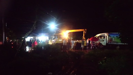 Mưa mù trời, bé trai 4 tuổi và dì ruột bị tông chết - Ảnh 1.