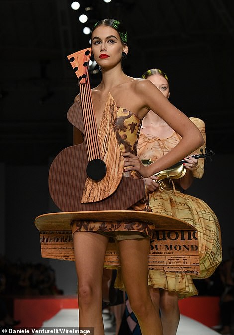 Siêu mẫu Irina Shayk cuốn hút trên sàn diễn thời trang - Ảnh 8.