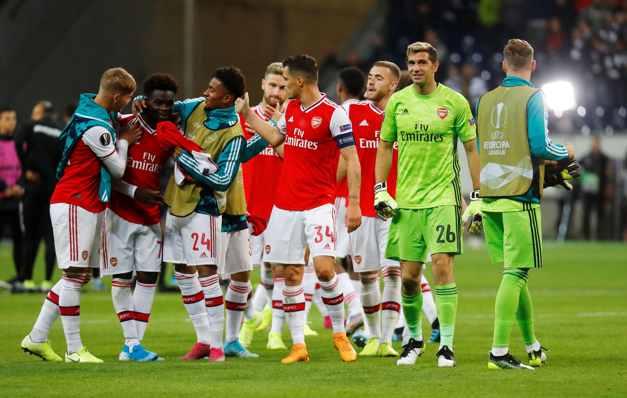 "Pháo" gầm vang đất Đức, Arsenal đè bẹp chủ nhà Frankfurt
