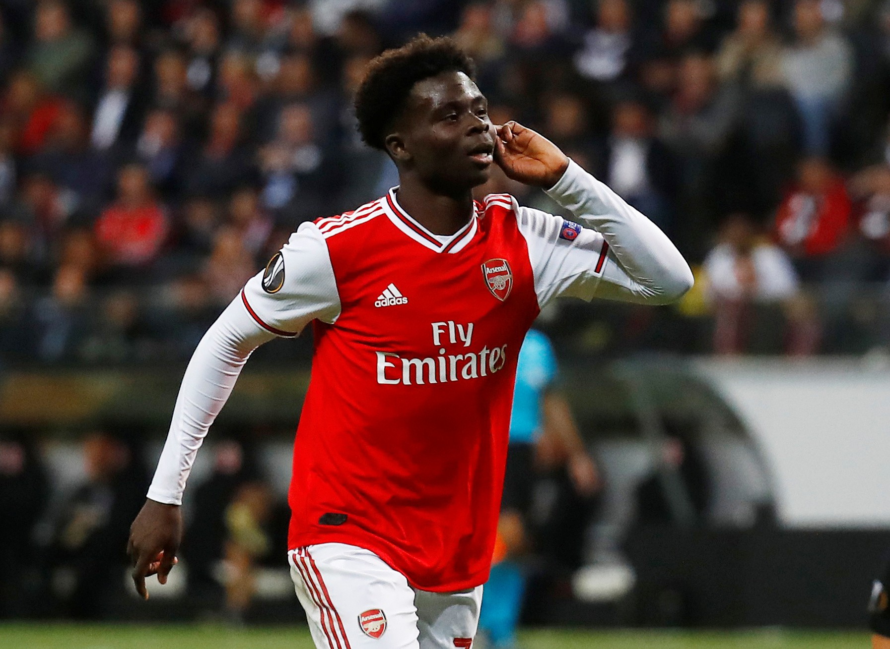 Ph&aacute;o gầm vang đất Đức, Arsenal đ&egrave; bẹp chủ nh&agrave; Frankfurt - Ảnh 4.