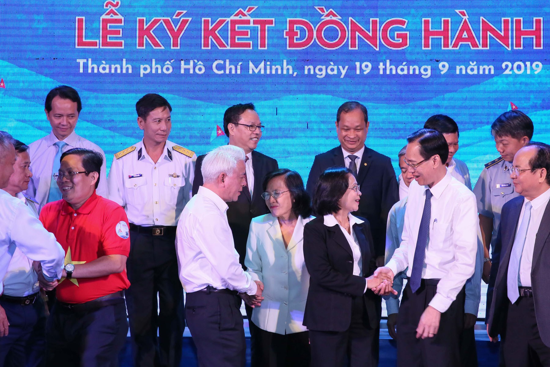 Những khoảnh khắc ấn tượng tại Lễ ký kết đồng hành Chương trình "Một triệu lá cờ Tổ quốc cùng ngư dân bám biển"
