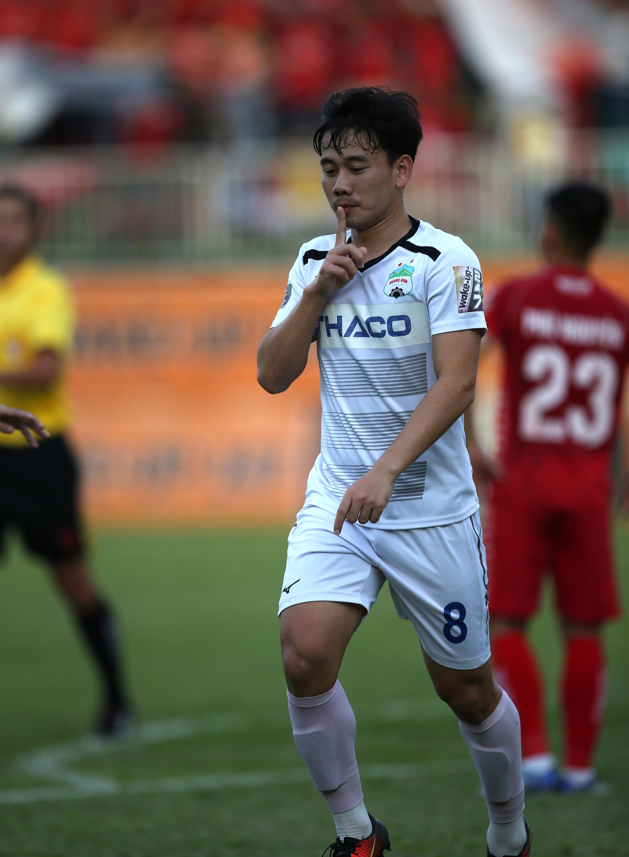 Minh Vương lập hat-trick giúp HAGL thêm hy vọng - Ảnh 4.
