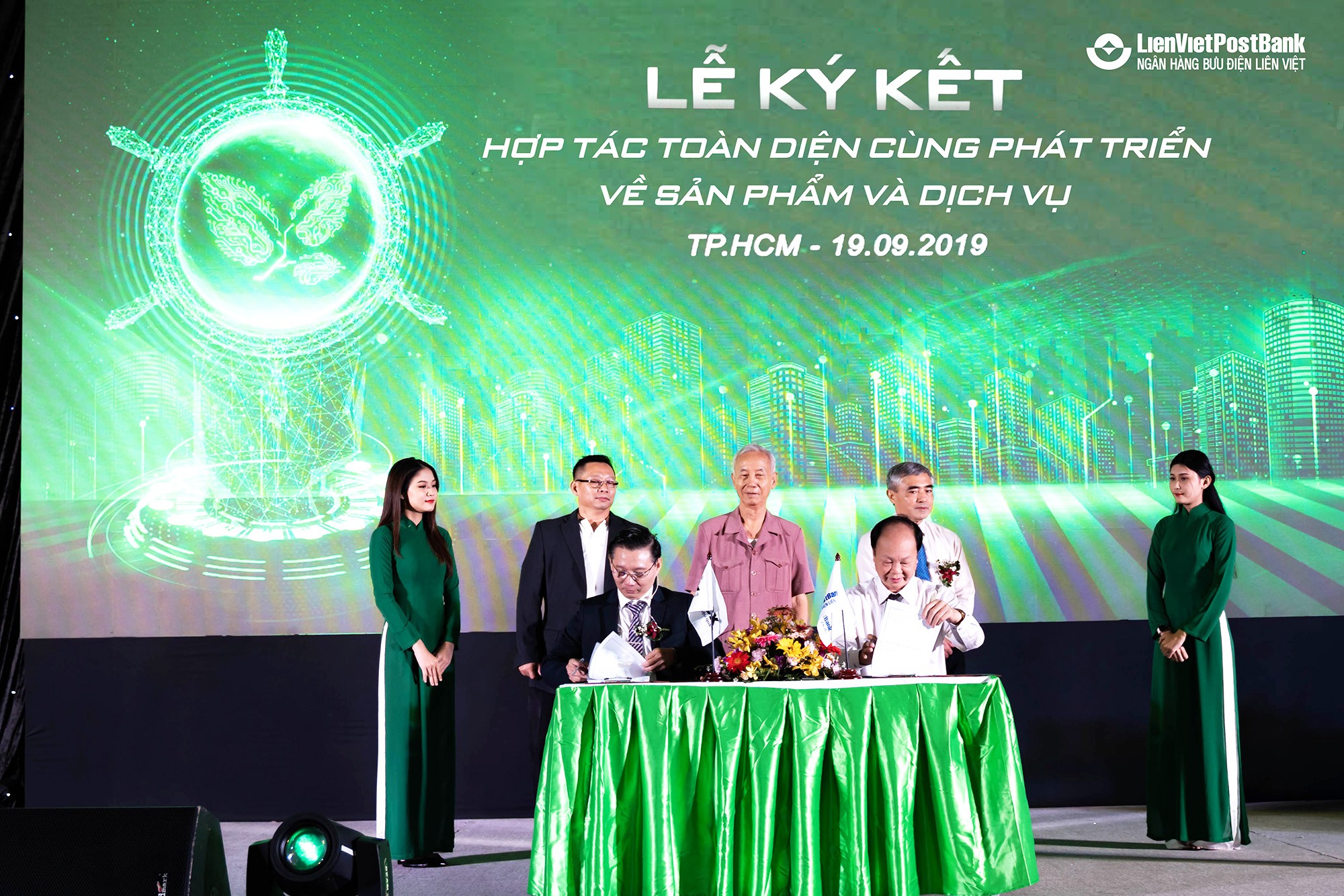 Thêm kênh phổ cập ví điện tử Ví Việt