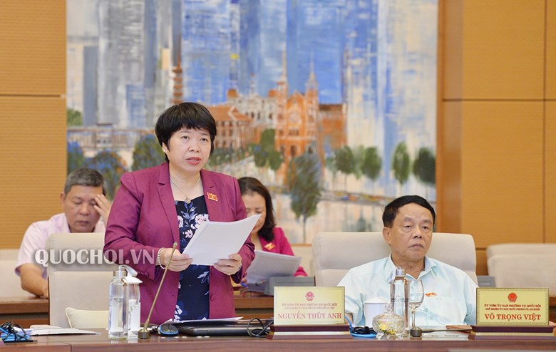 Dẫn phim Những c&ocirc; g&aacute;i trong th&agrave;nh phố, Trưởng ban D&acirc;n nguyện kh&ocirc;ng đồng t&igrave;nh tăng giờ l&agrave;m th&ecirc;m - Ảnh 1.