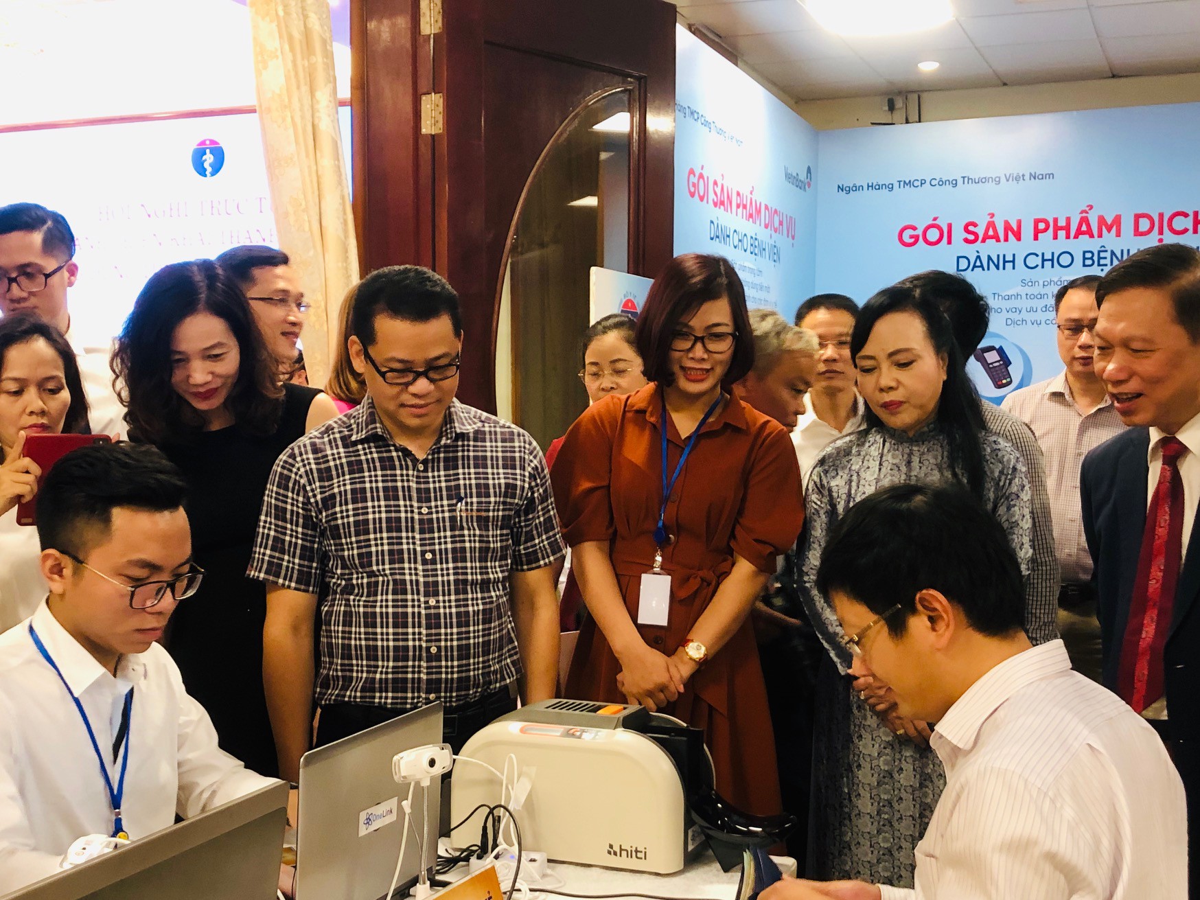 Khám chữa bệnh không dùng tiền mặt - Ảnh 3.