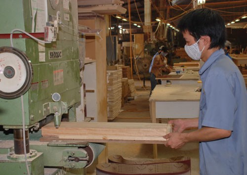 Đơn hàng tăng, doanh nghiệp gỗ vẫn lo