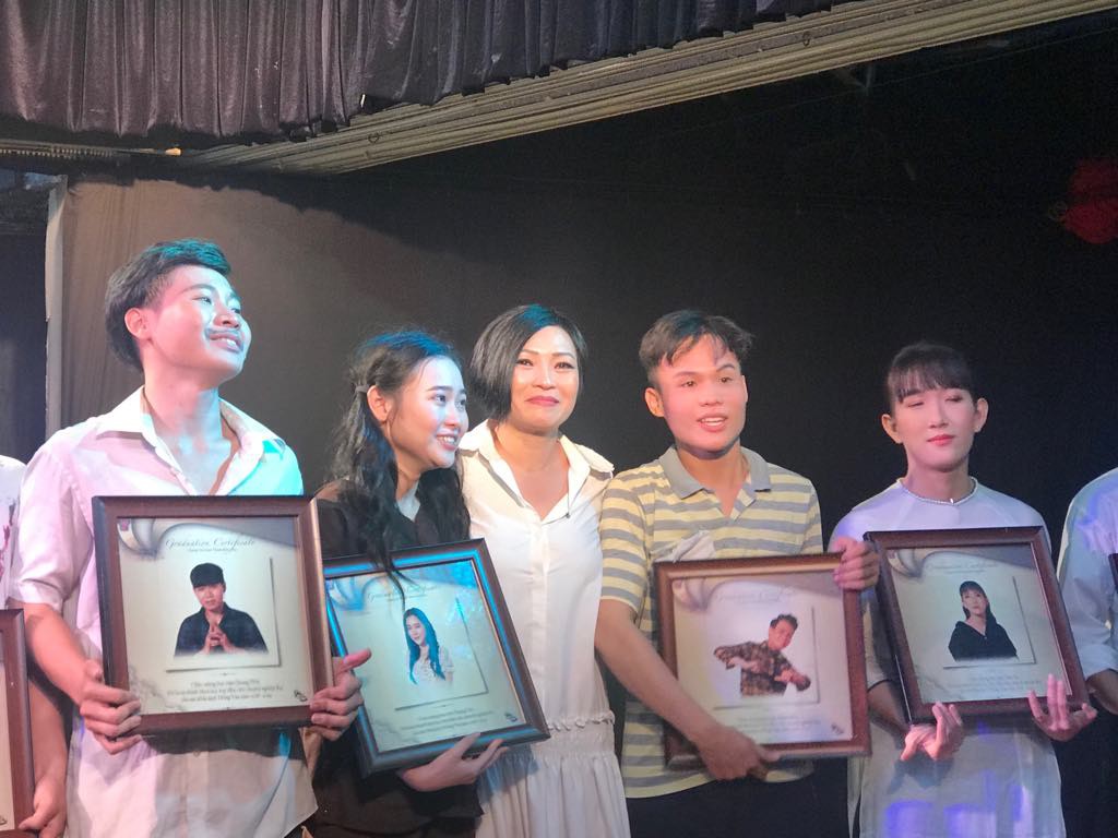 Ca sĩ Phương Thanh khóc nức nở vì Ngôi nhà trên thuyền - Ảnh 2.