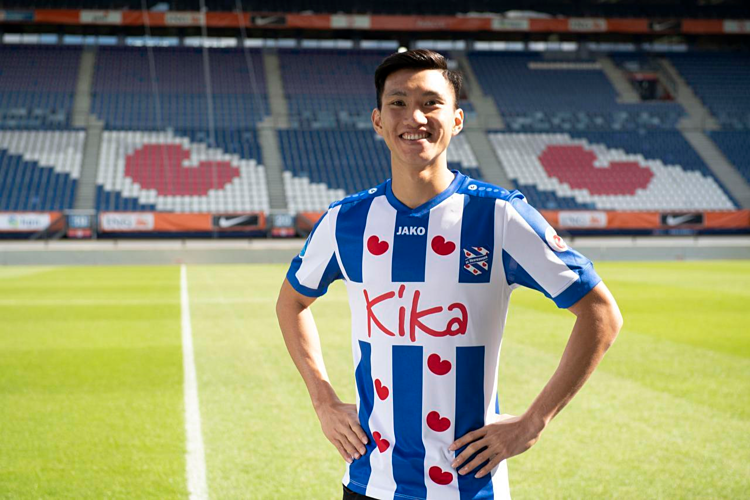 Văn Hậu dự bị trận Heerenveen gặp Utrecht