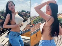 Kệch cỡm... khoe thân