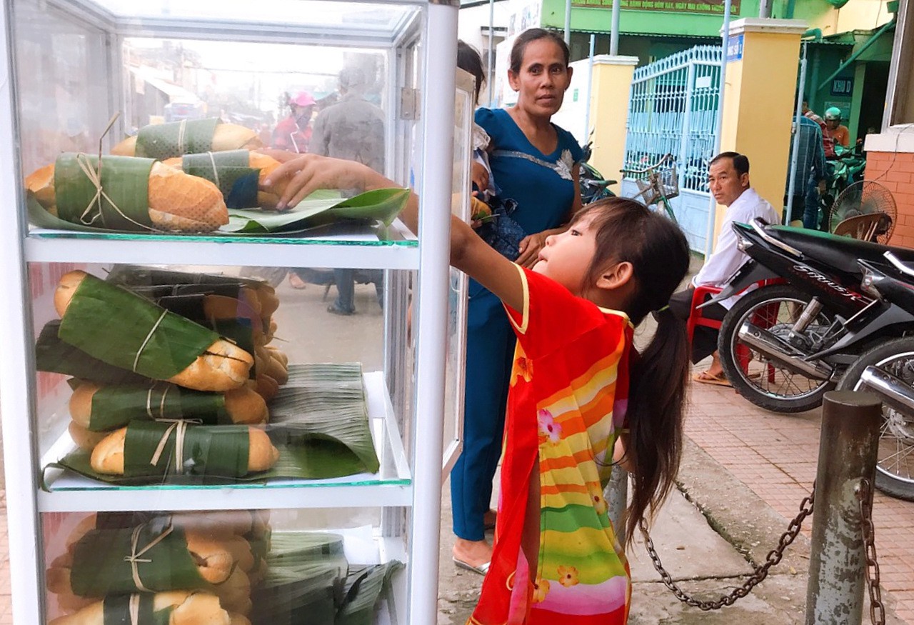 Ấm lòng với mô hình “Bánh mì xanh” lan tỏa yêu thương, bảo vệ môi trường