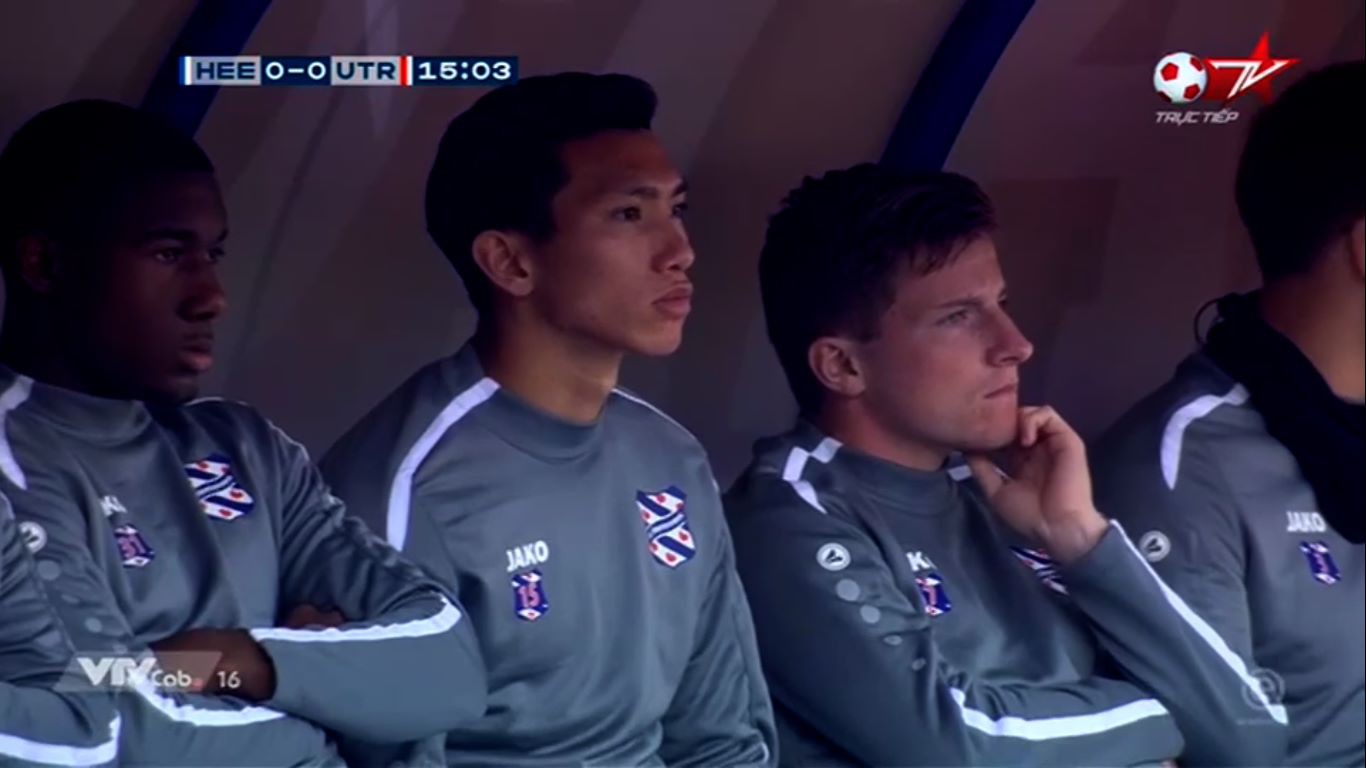 Đoàn Văn Hậu không được ra sân dù được Heerenveen đăng kí dự bị