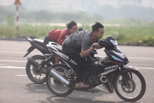 Lạnh người với trường đua bán mạng ở đại lộ Vòng cung - Ảnh 4.