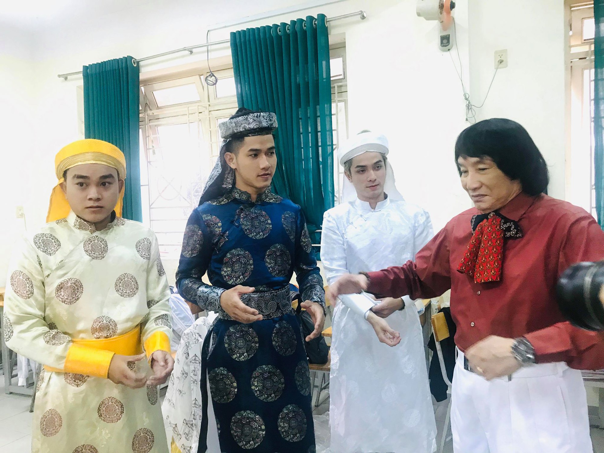 NSND Minh Vương đưa sân khấu lịch sử vào học đường