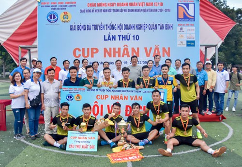 Thi đấu thể thao ch&agrave;o mừng Ng&agrave;y Doanh nh&acirc;n Việt Nam - Ảnh 1.