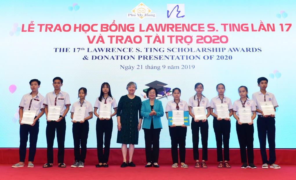 Quỹ Lawrence S. Ting và Công ty Phú Mỹ Hưng trao học bổng gần 8,5 tỉ đồng - Ảnh 1.