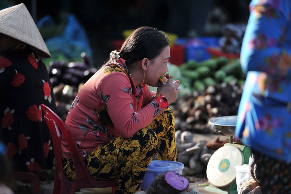 Chợ chồm hổm chỉ bán thứ của nhà trồng được - Ảnh 10.