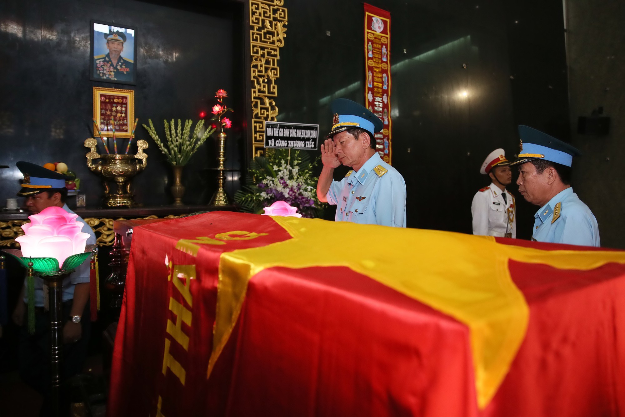 X&uacute;c động lễ viếng đại t&aacute;, phi c&ocirc;ng Nguyễn Văn Bảy - Ảnh 5.