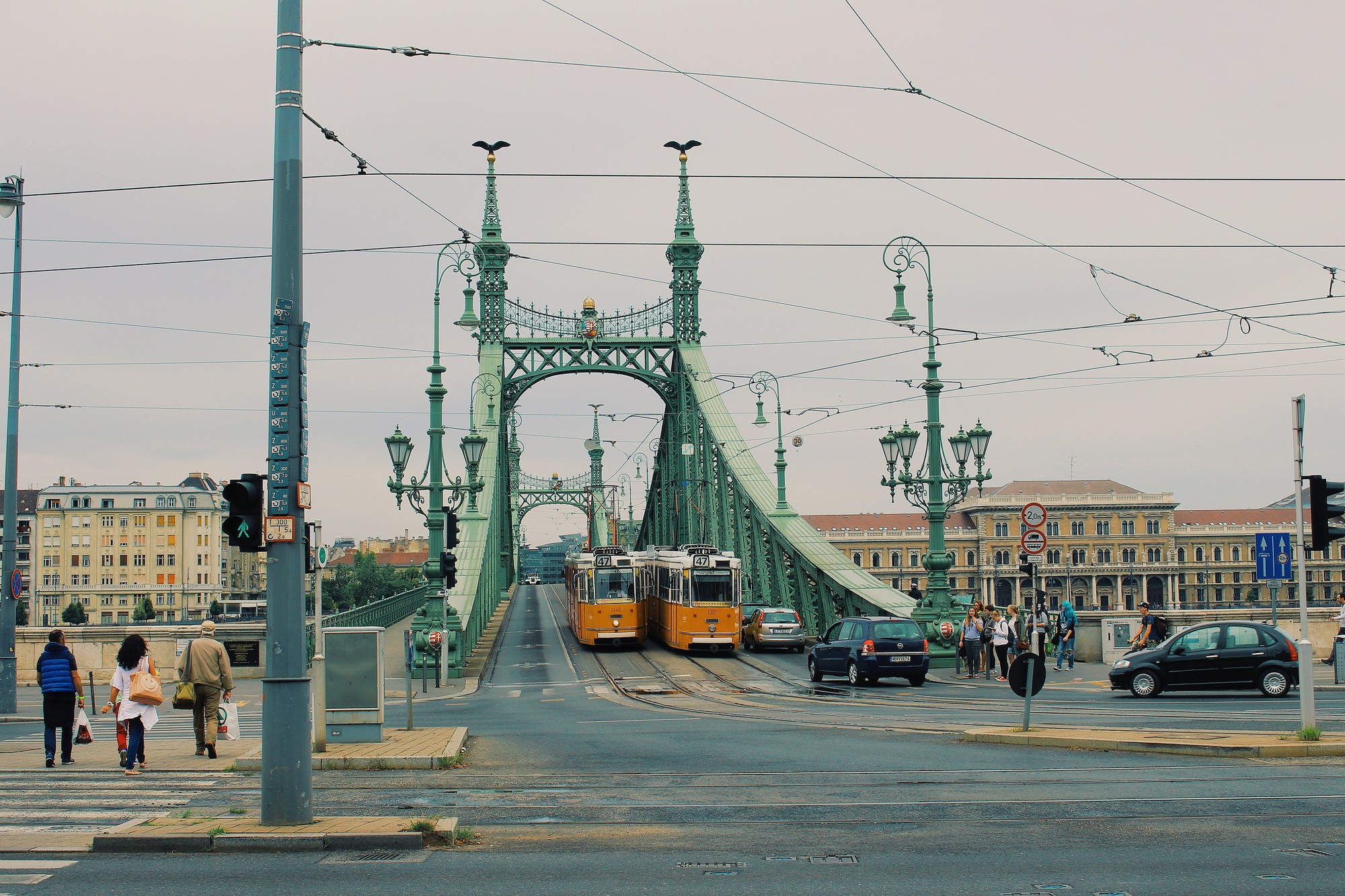 Budapest - nơi những chiếc cầu kể chuyện - Ảnh 1.