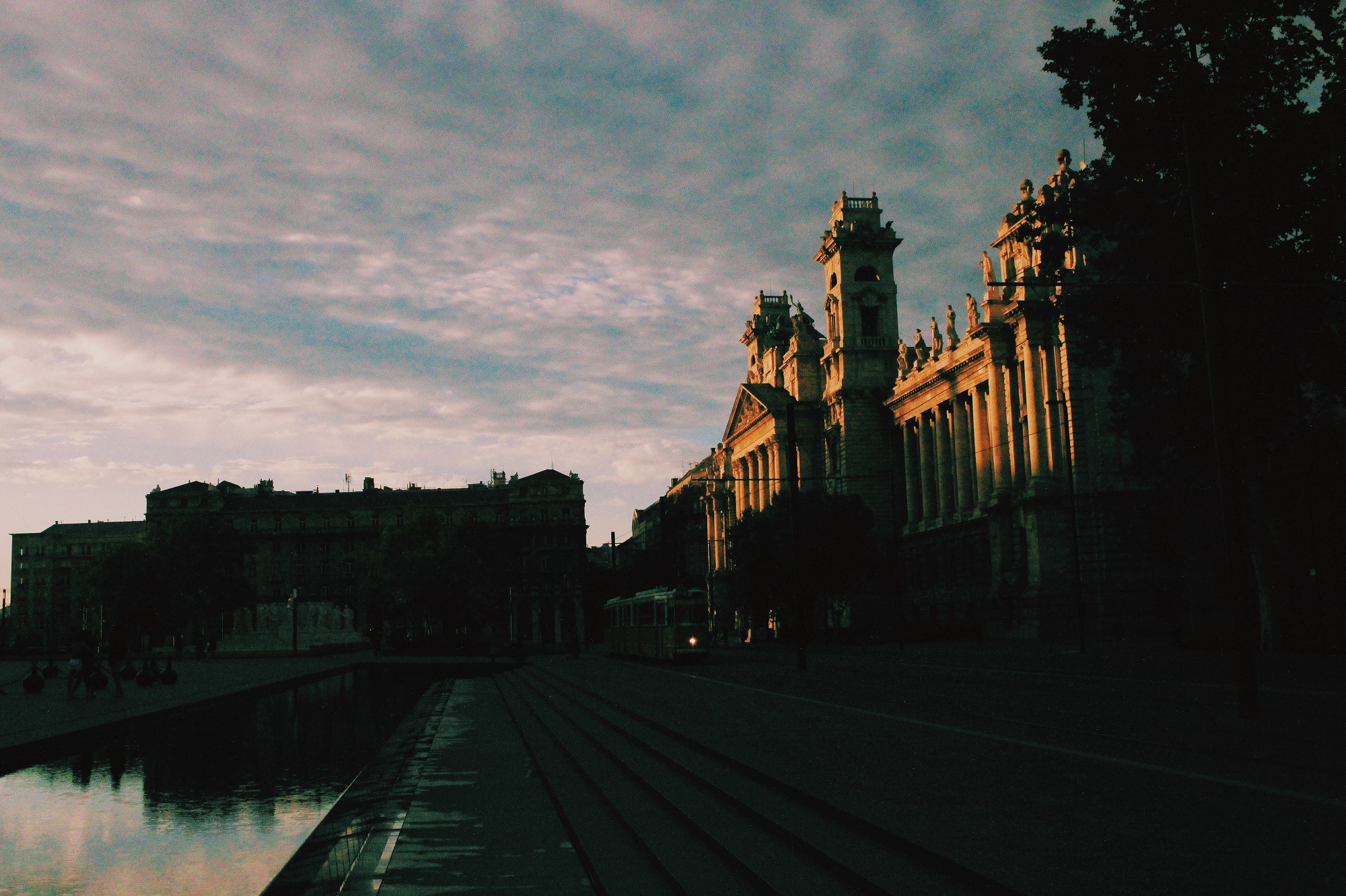 Budapest - nơi những chiếc cầu kể chuyện - Ảnh 4.