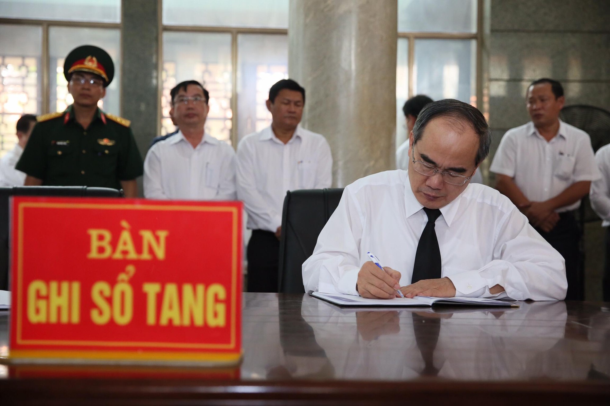 X&uacute;c động lễ viếng đại t&aacute;, phi c&ocirc;ng Nguyễn Văn Bảy - Ảnh 4.