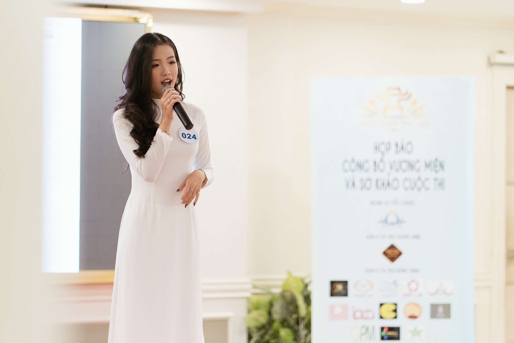 Vương miện của Hoa kh&ocirc;i Thủ đ&ocirc; c&oacute; g&igrave; đặc biệt? - Ảnh 4.