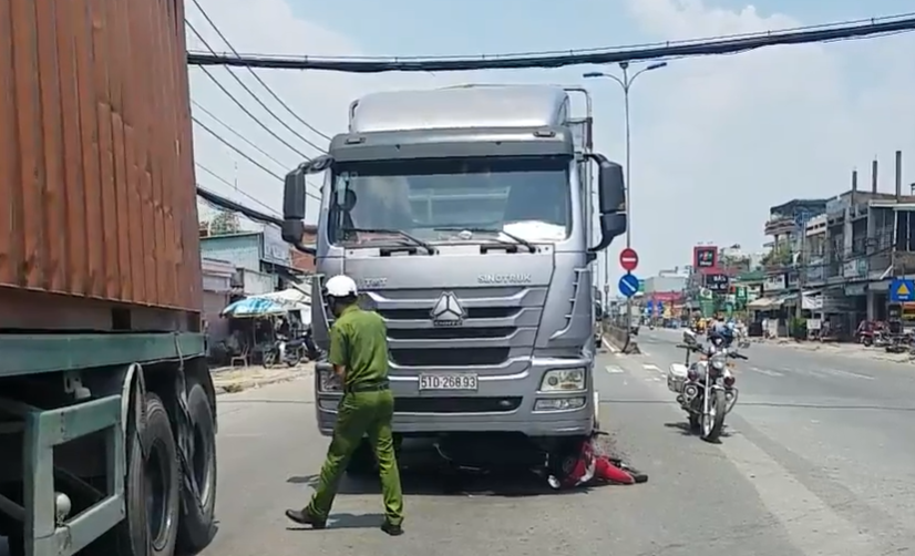 TP HCM: 2 người chưa rõ danh tính tử vong thương tâm dưới bánh xe tải