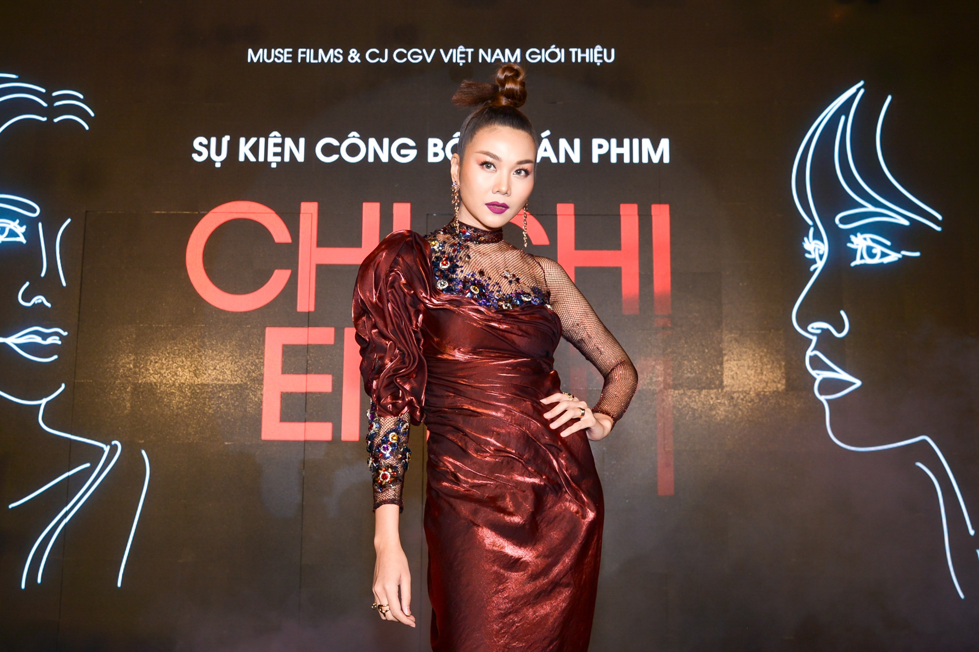Thanh Hằng nói gì về đóng cảnh nóng phim "Chị chị em em"?