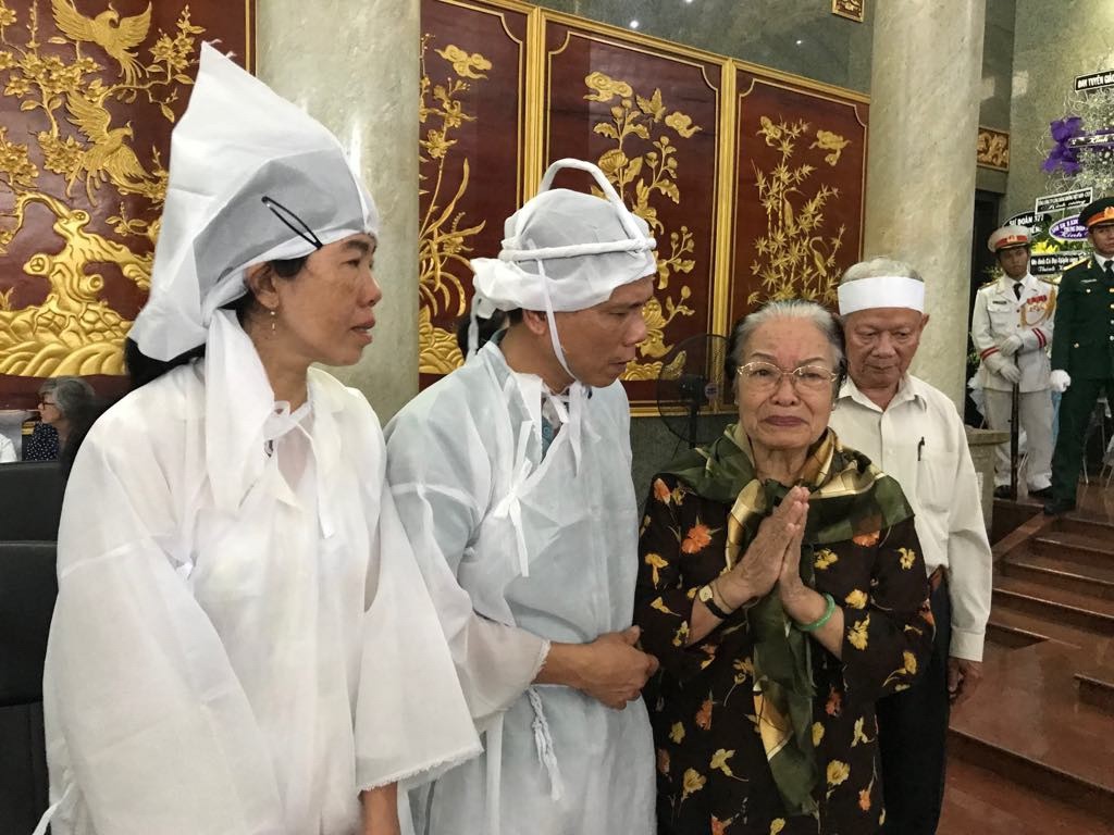 Em Bảy thân mến! Hôm nay anh cùng anh em đến viếng em đây - Ảnh 6.