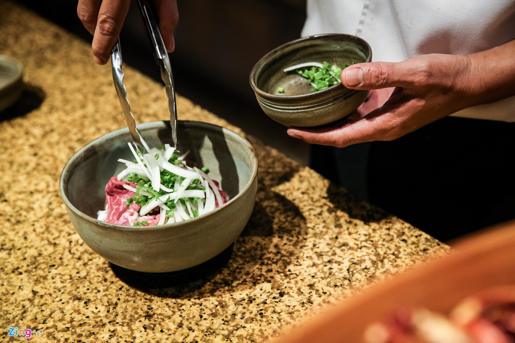 Tô phở bò Wagyu hơn 1 triệu đồng ở khách sạn 5 sao có gì đặc biệt? - Ảnh 4.