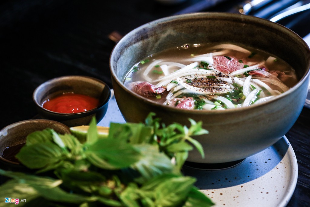 Tô phở bò Wagyu hơn 1 triệu đồng ở khách sạn 5 sao có gì đặc biệt? - Ảnh 7.