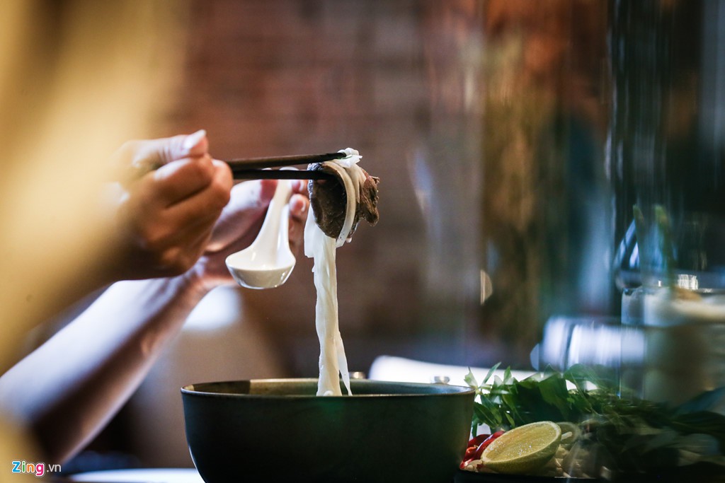 Tô phở bò Wagyu hơn 1 triệu đồng ở khách sạn 5 sao có gì đặc biệt? - Ảnh 8.