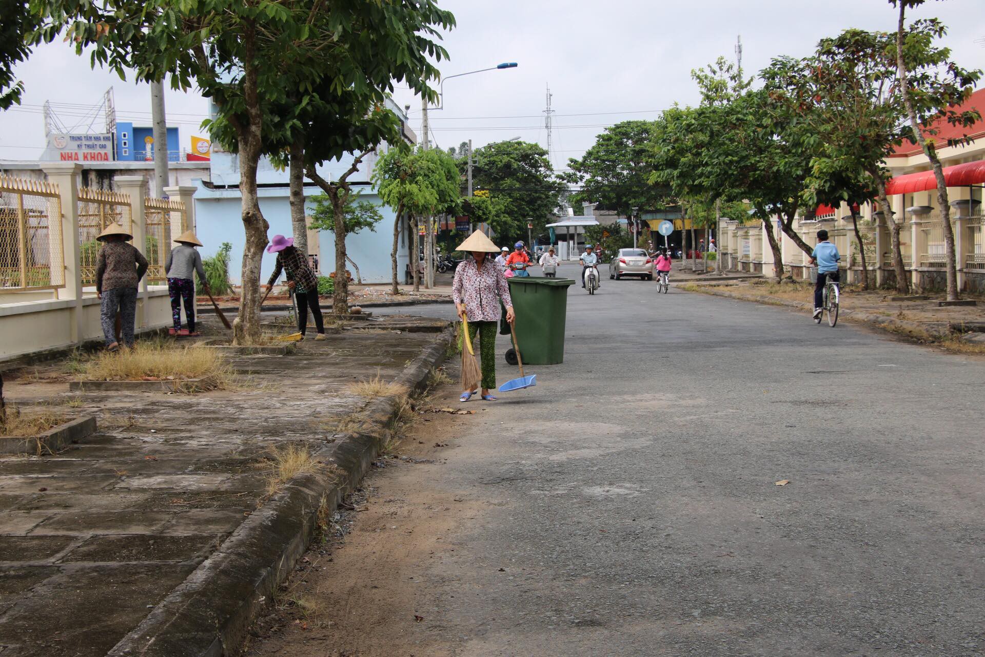 Lễ viếng Đại tá phi công Nguyễn Văn Bảy đang diễn ra tại quê nhà - Ảnh 8.