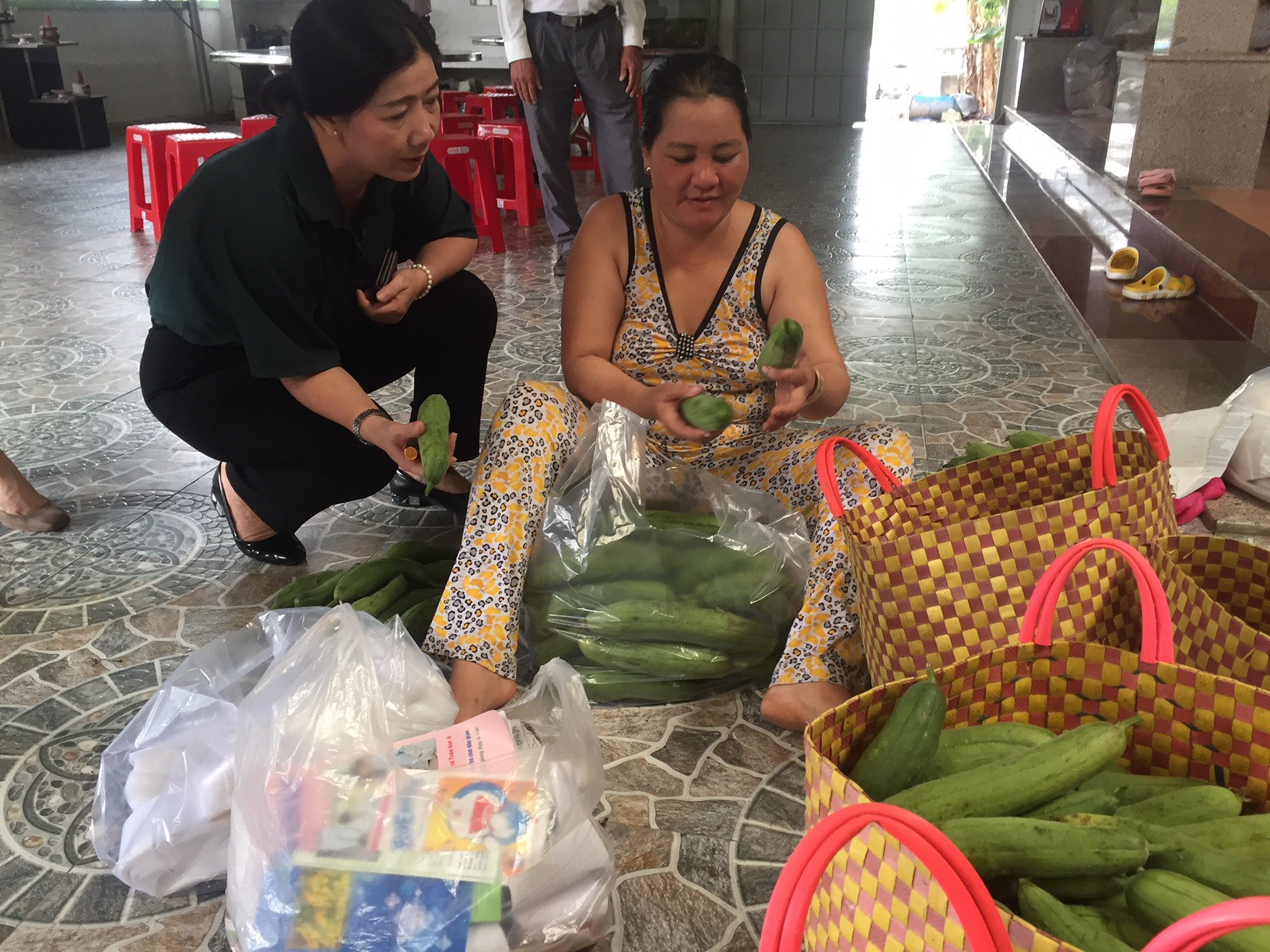 Ngỡ ng&agrave;ng với n&ocirc;ng d&acirc;n Củ Chi trồng rau an to&agrave;n c&oacute; đến 4 chiếc &ocirc;t&ocirc; - Ảnh 1.