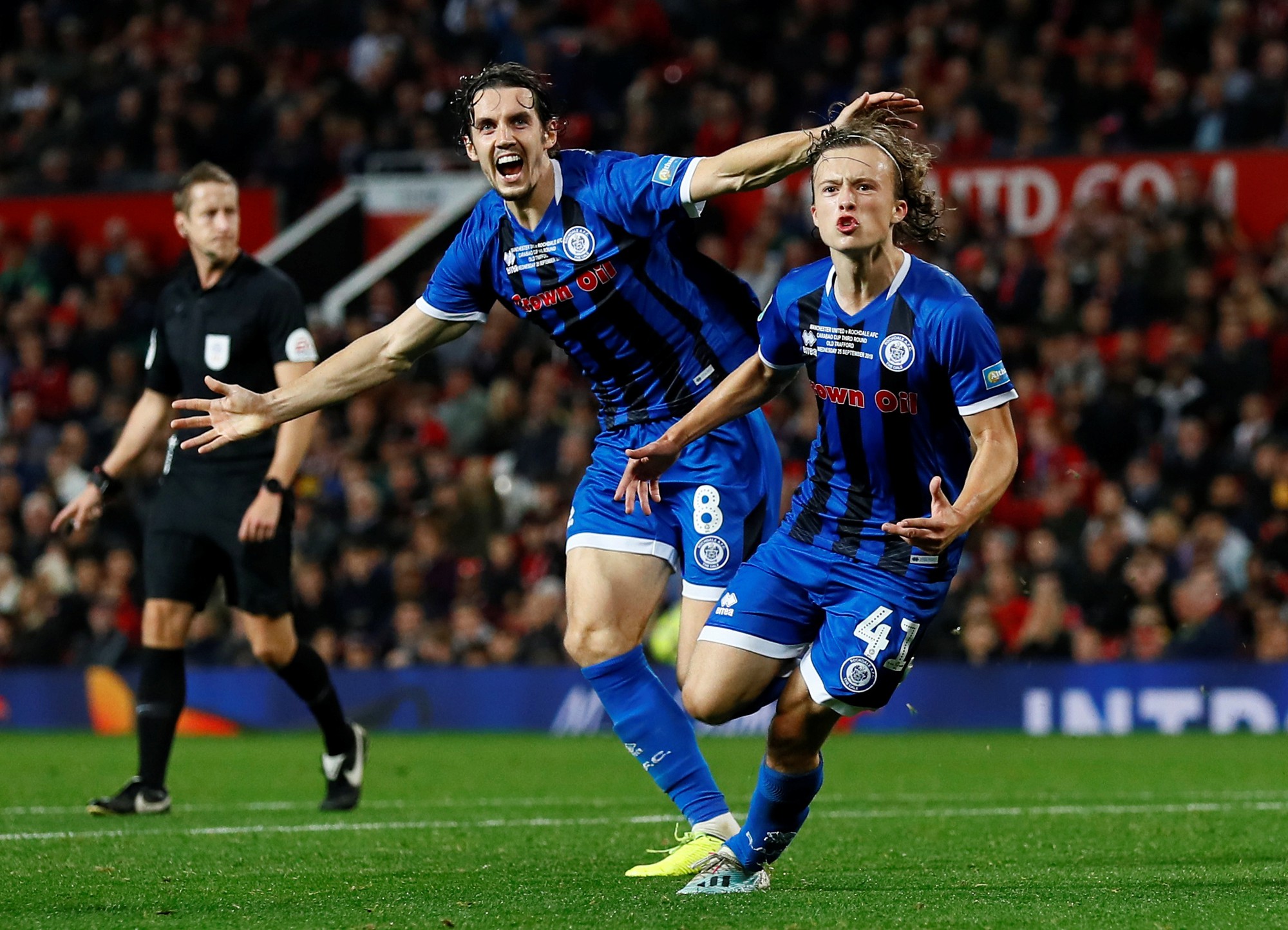 Chân sút 15 tuổi Rochdale suýt "đá ghế" Solskjaer tại League Cup