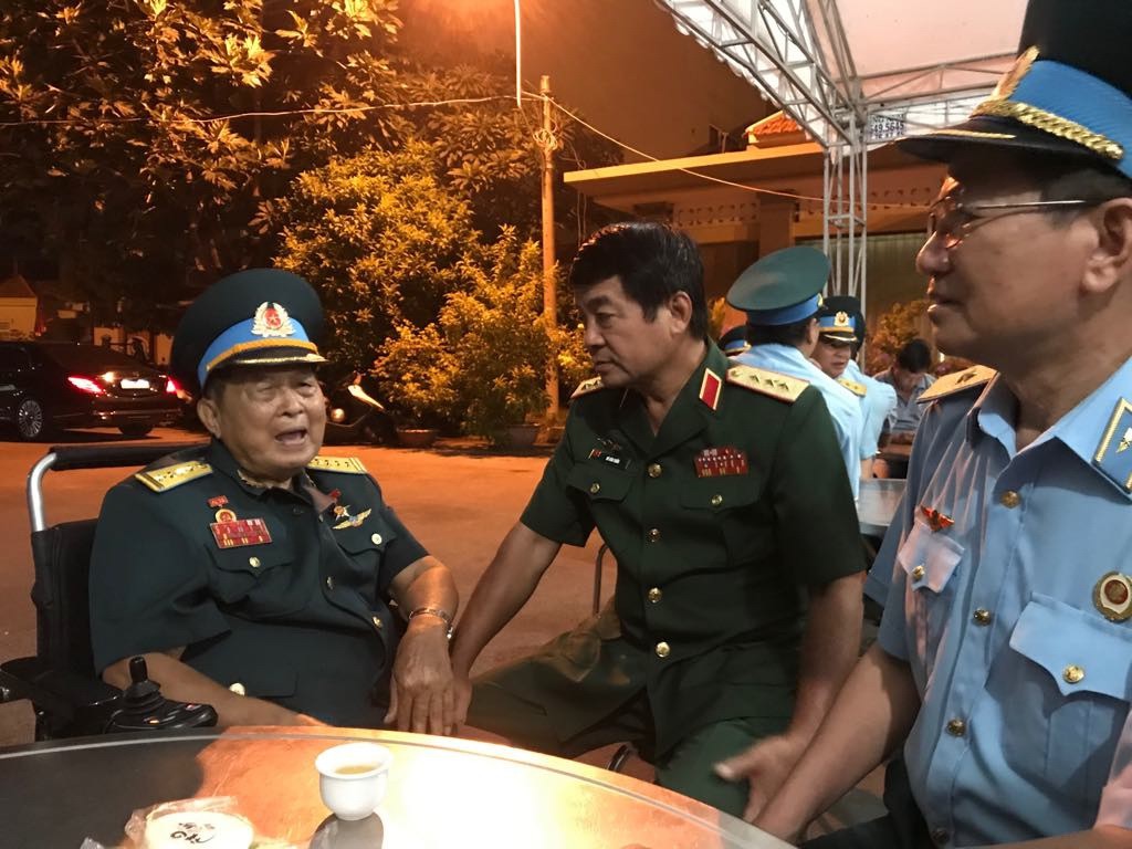 H&agrave;ng trăm người tiễn đưa Anh h&ugrave;ng phi c&ocirc;ng Nguyễn Văn Bảy về đất mẹ - Ảnh 5.