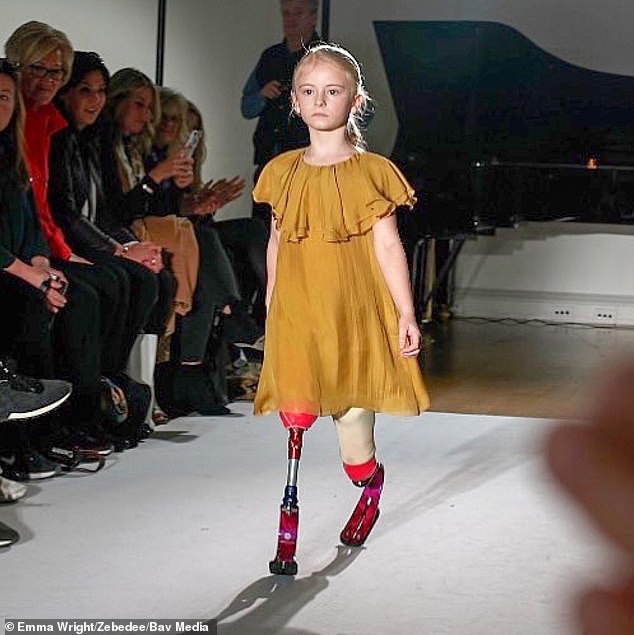 Mẫu nhí không chân làm nên lịch sử trên sàn catwalk - Ảnh 6.