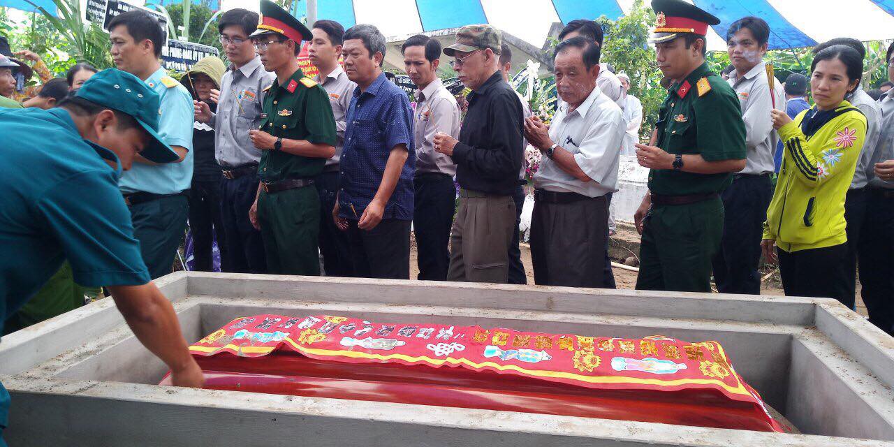 Nghẹn ngào tiễn Đại tá phi công Nguyễn Văn Bảy về với đất mẹ Lai Vung - Ảnh 15.