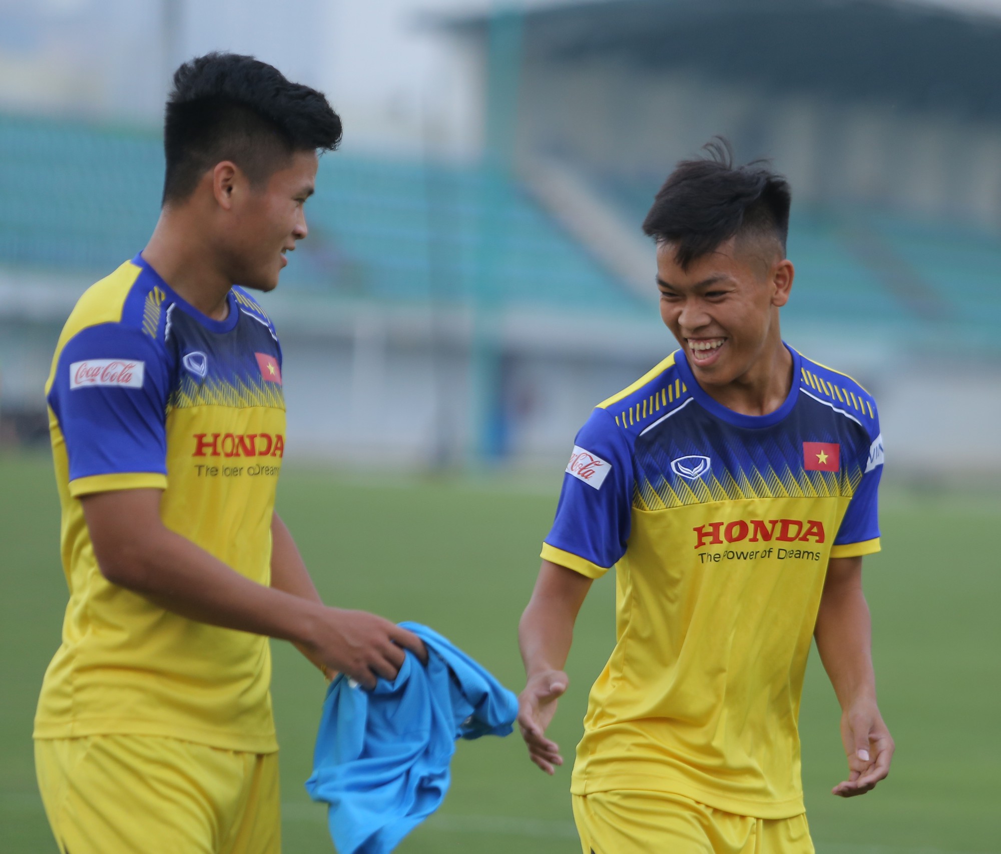 Cận cảnh buổi tập nhẹ nh&agrave;ng, vui vẻ của Đội tuyển U23 Việt Nam - Ảnh 1.